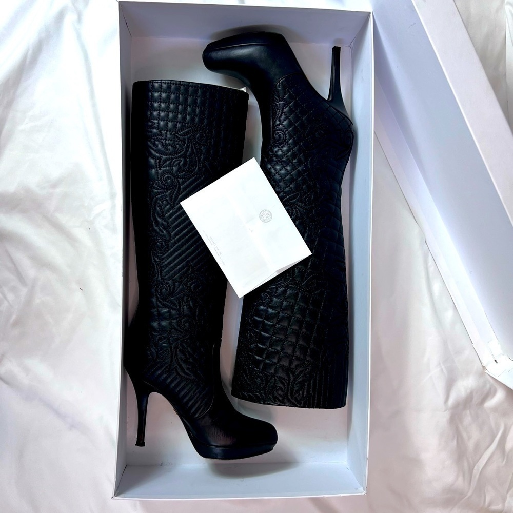 Versace Sexy Knee High Black Leather Quilted Stiletto Platform Heel Boots 35.5 - Picture 15 of 16